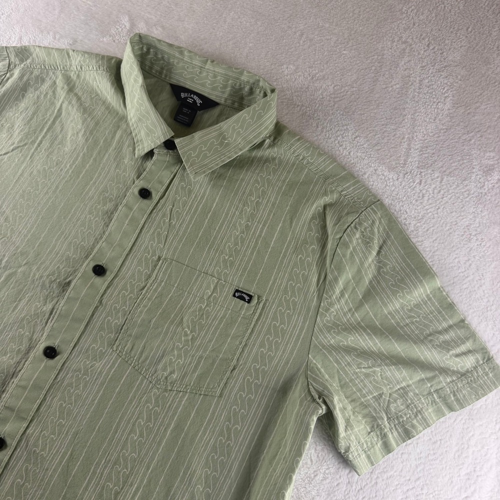 Billabong Button Up Shirt Wave Striped Green Mens Size Medium Surf Casual